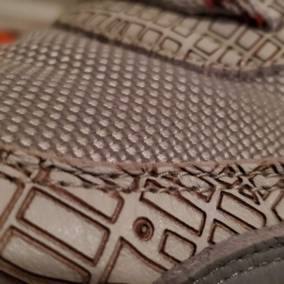 🌟 Laser etched 🌟aerial view of New York Air Max - Picture 6 of 10